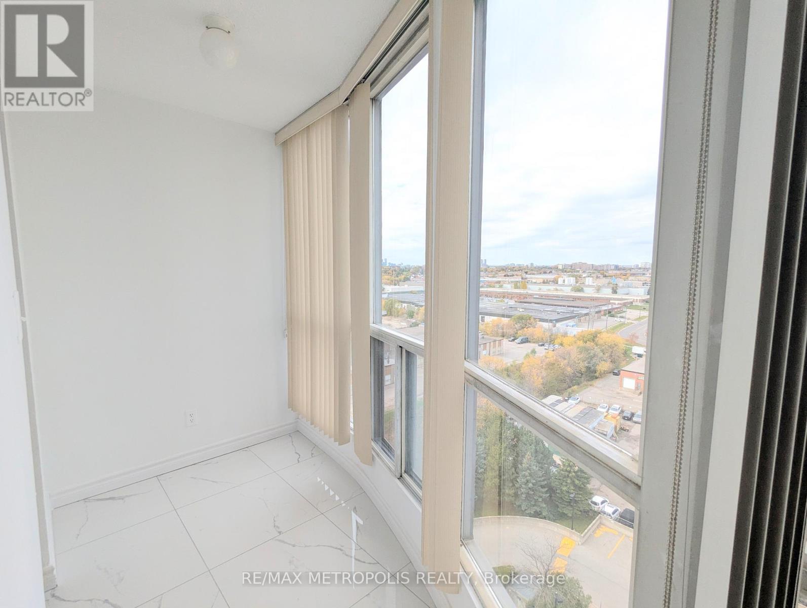 1202 - 2550 Lawrence Avenue E, Toronto, Ontario  M1P 2R7 - Photo 31 - E12503404