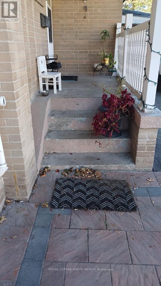 Main - 16 Lakeland Crescent, Toronto, Ontario  M1G 2L3 - Photo 2 - E12503414