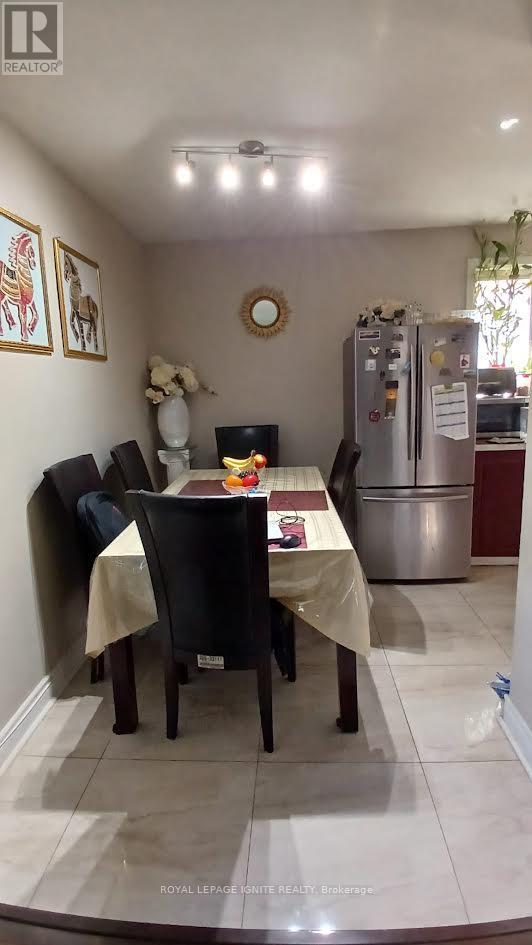 Main - 16 Lakeland Crescent, Toronto, Ontario  M1G 2L3 - Photo 5 - E12503414