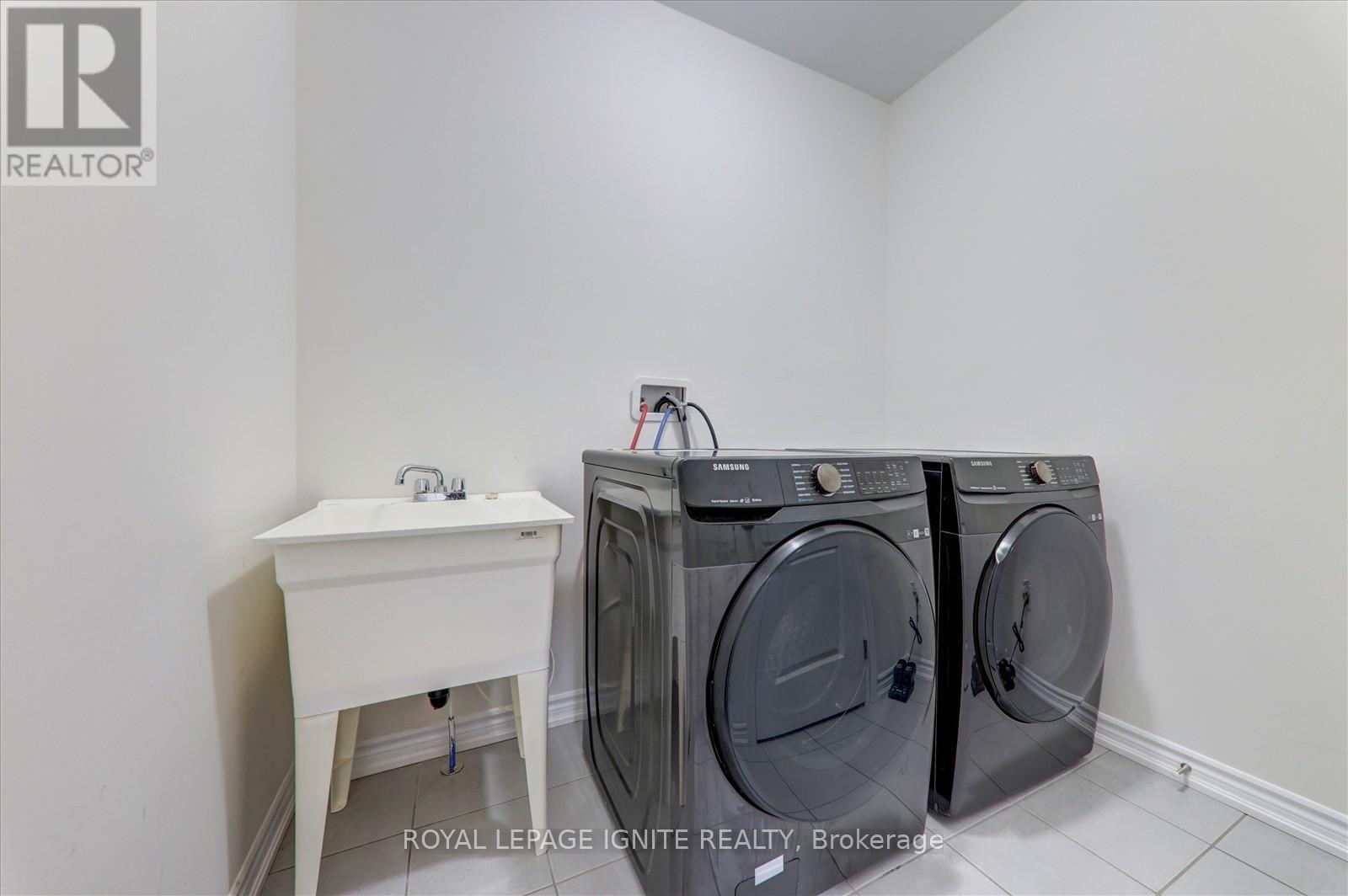 8 Kingfisher Way, Whitby, Ontario  L1P 0K3 - Photo 11 - E12503538