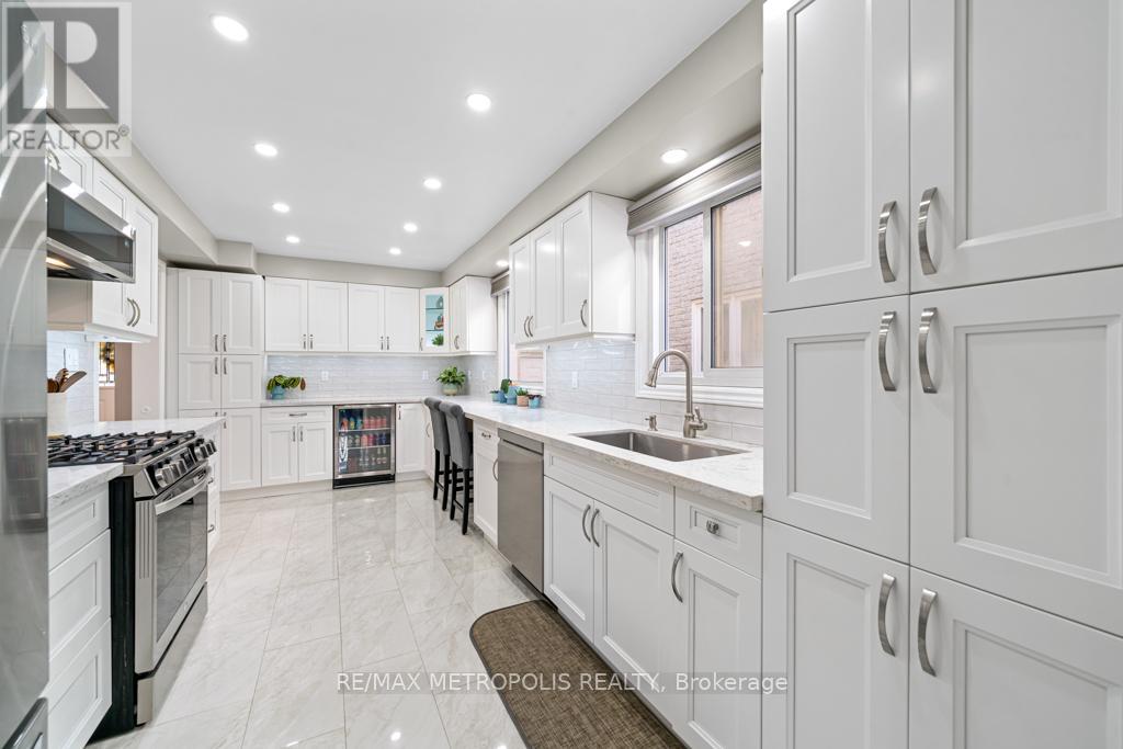 39 HEWITT CRESCENT, Ajax, Ontario