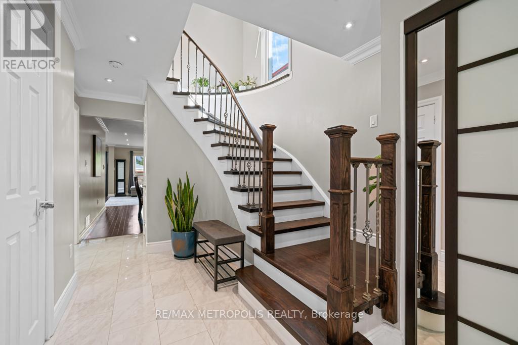 39 Hewitt Crescent, Ajax, Ontario  L1S 7A6 - Photo 4 - E12503626