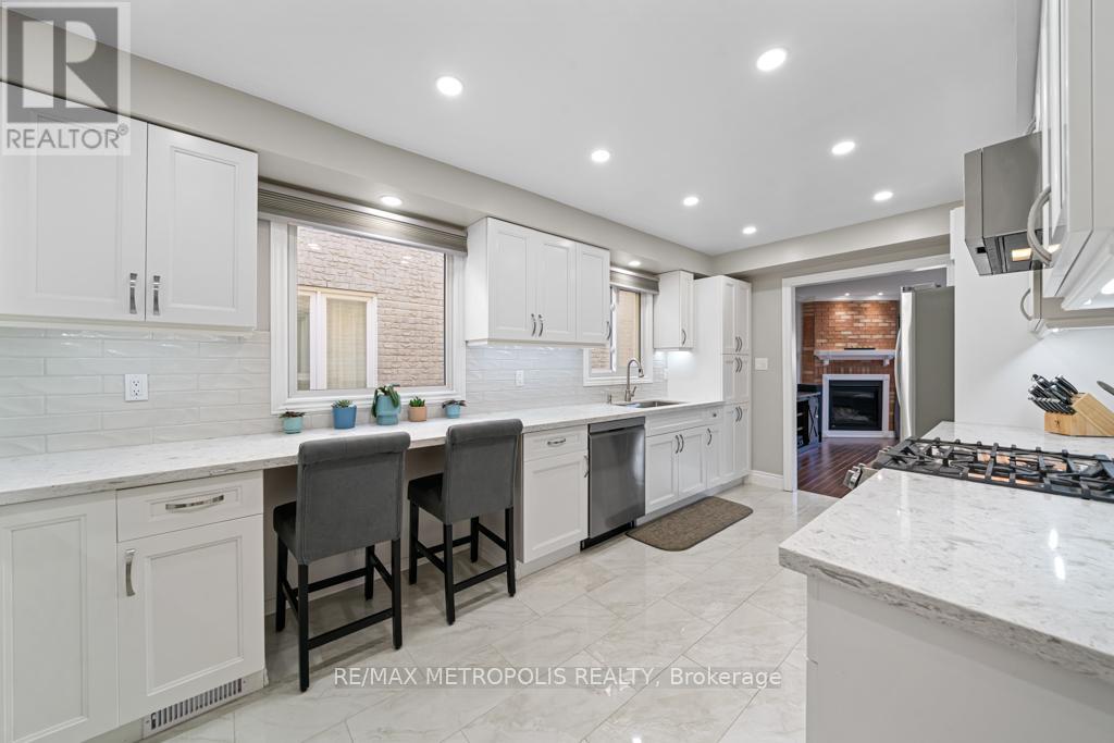 39 Hewitt Crescent, Ajax, Ontario  L1S 7A6 - Photo 6 - E12503626