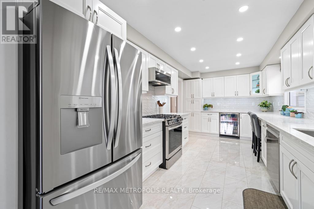 39 Hewitt Crescent, Ajax, Ontario  L1S 7A6 - Photo 7 - E12503626