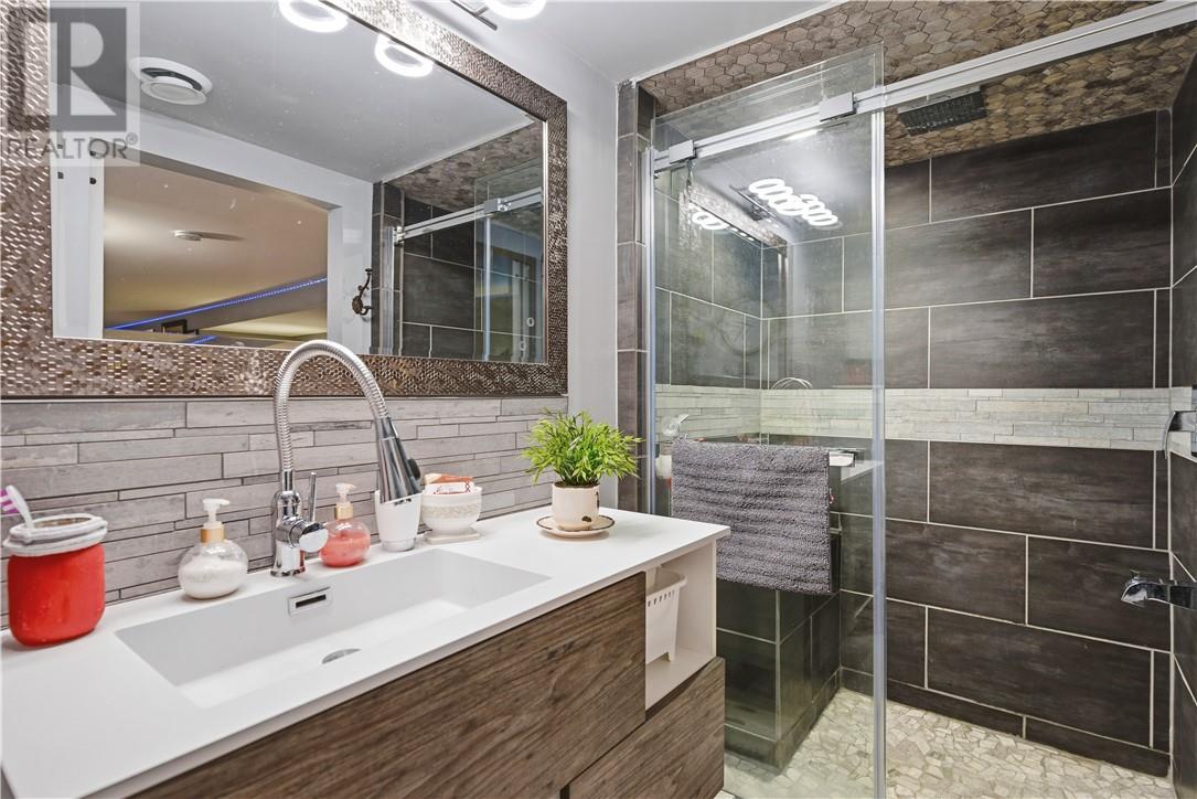 11 Bishop Crescent, Wahnapitae, Ontario  P0M 3C0 - Photo 17 - 2125461