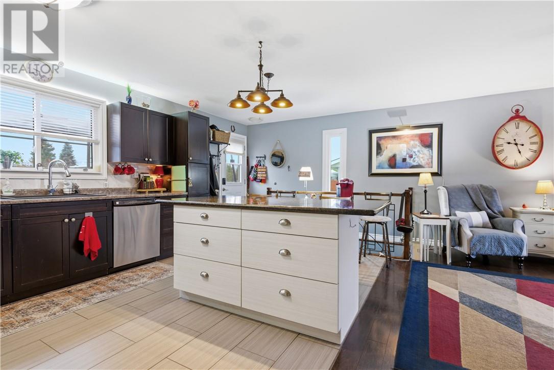 11 Bishop Crescent, Wahnapitae, Ontario  P0M 3C0 - Photo 3 - 2125461