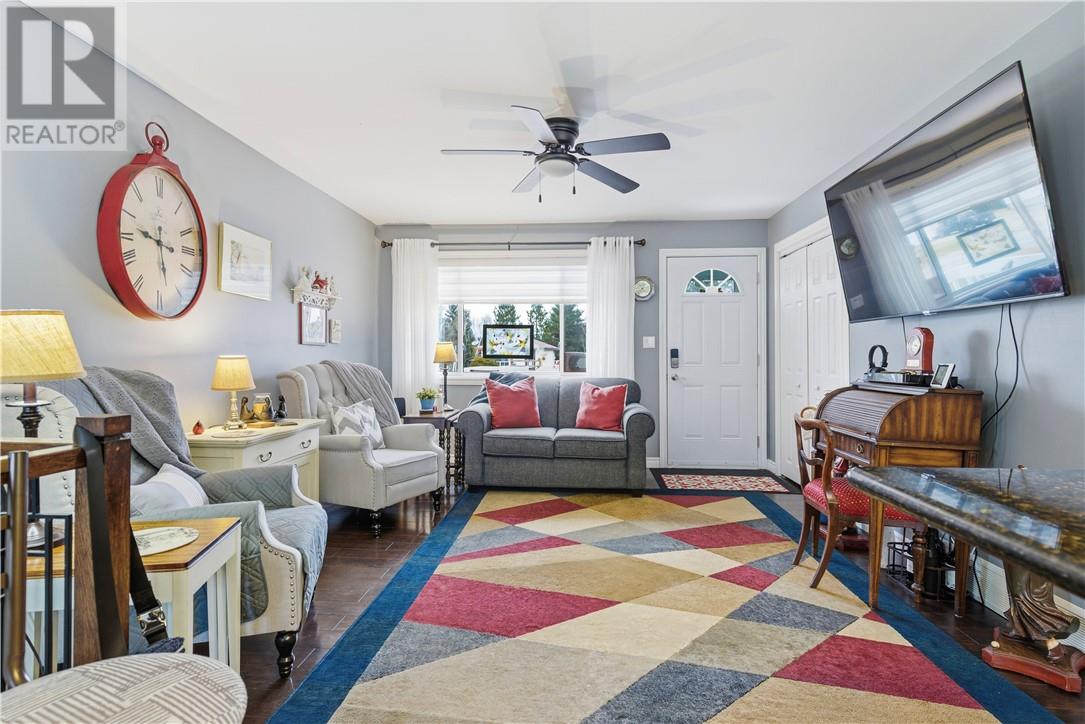 11 Bishop Crescent, Wahnapitae, Ontario  P0M 3C0 - Photo 6 - 2125461