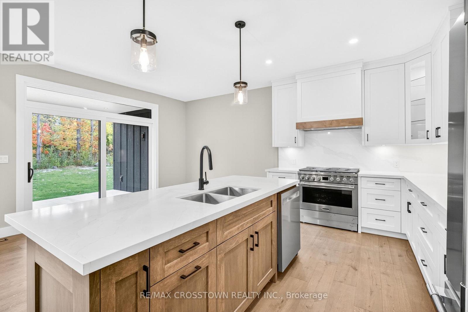 32 Alpine Way, Oro-Medonte, Ontario  L0L 2L0 - Photo 10 - S12375066