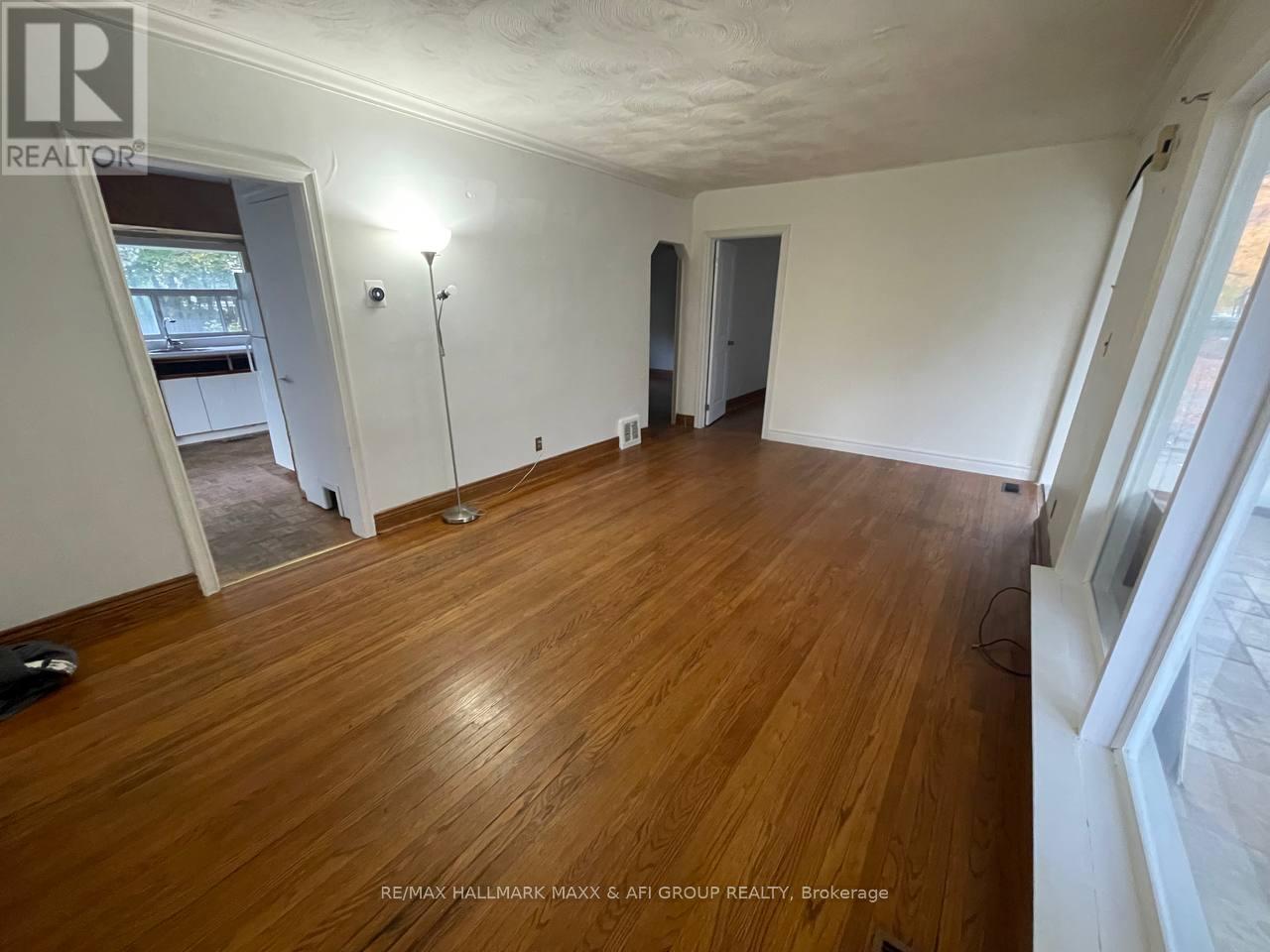 54 Highland Park Boulevard E, Markham, Ontario  L3T 1B3 - Photo 3 - N12402964