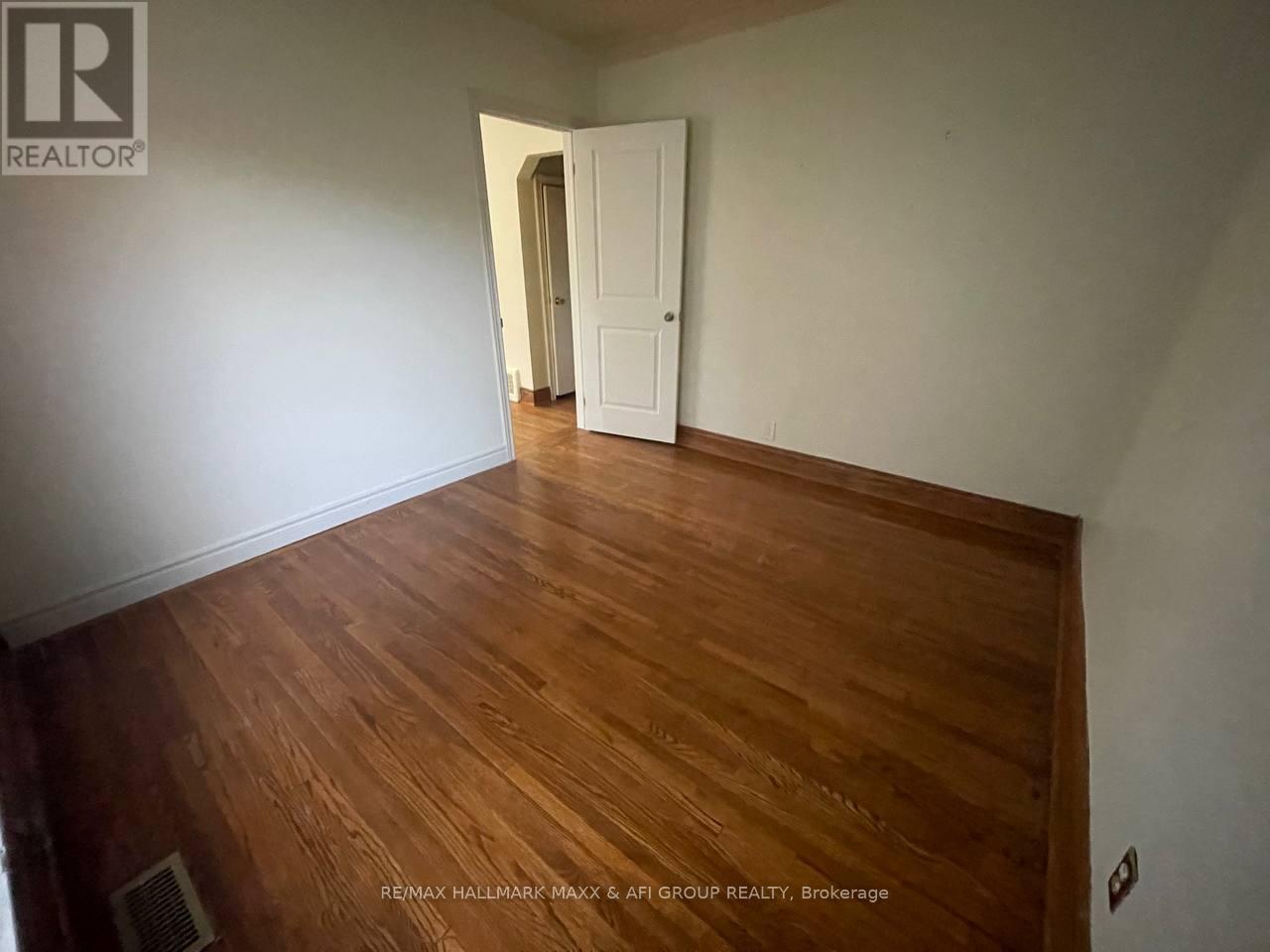 54 Highland Park Boulevard E, Markham, Ontario  L3T 1B3 - Photo 8 - N12402964