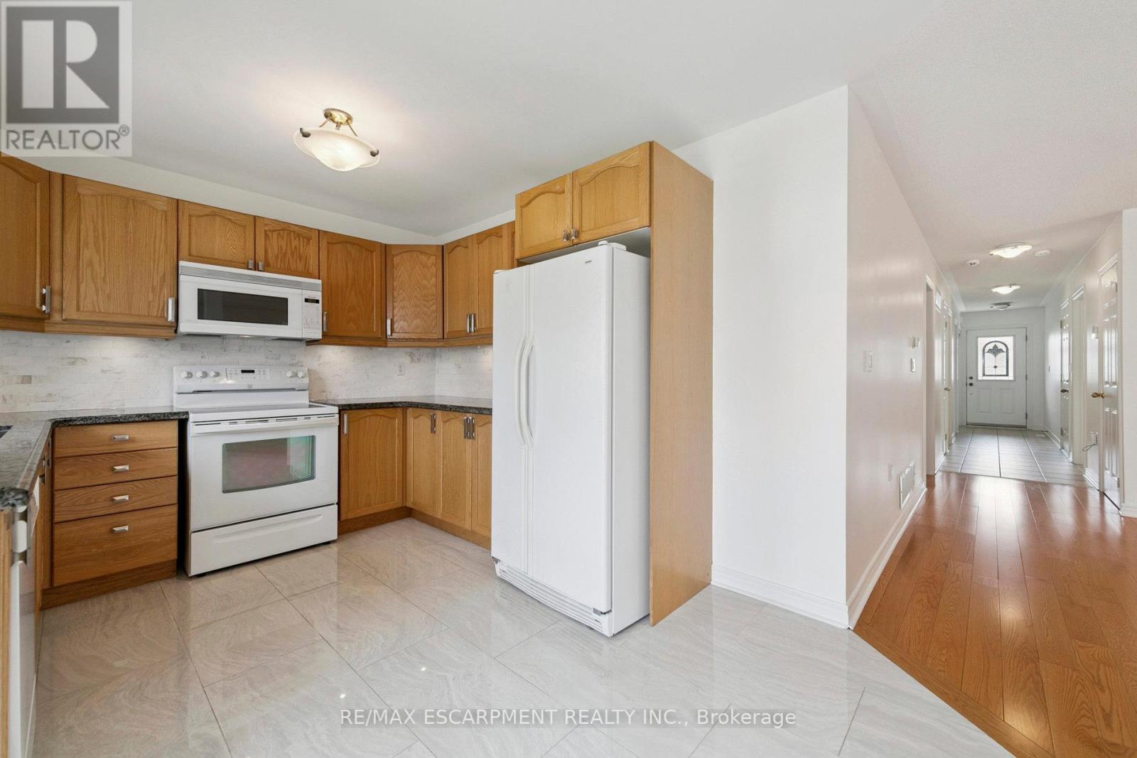 245 Centennial Forest Drive, Milton, Ontario  L9T 5W9 - Photo 12 - W12453891