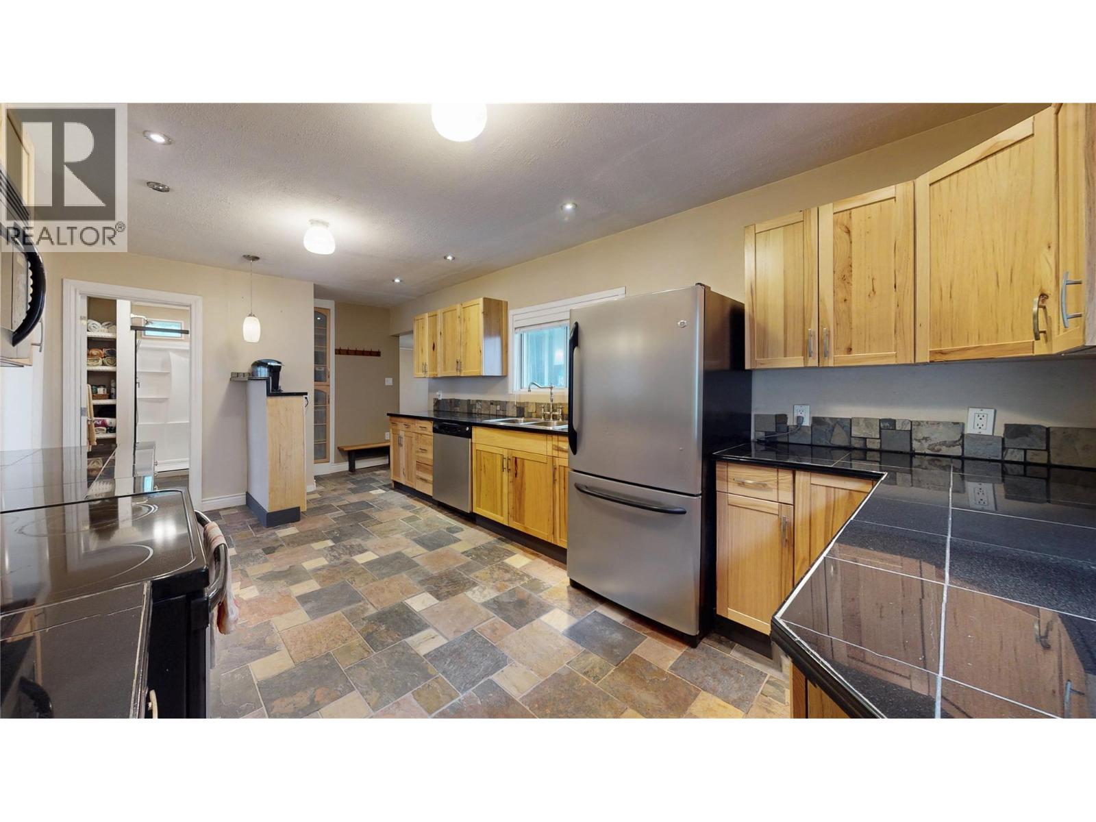 203 5th Avenue S, Cranbrook, British Columbia V1C 2G5 - Photo 11 - 10367225