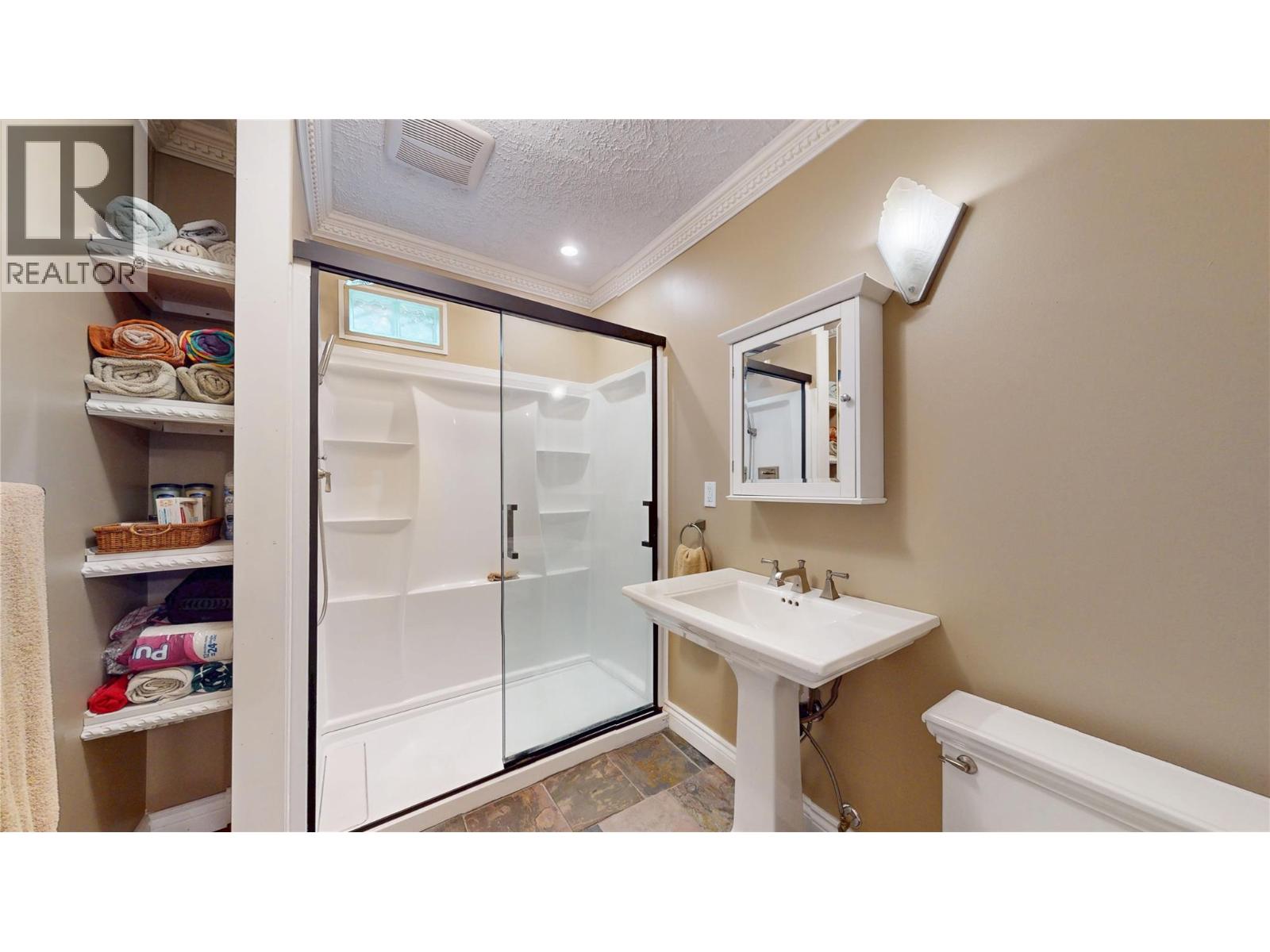 203 5th Avenue S, Cranbrook, British Columbia V1C 2G5 - Photo 7 - 10367225