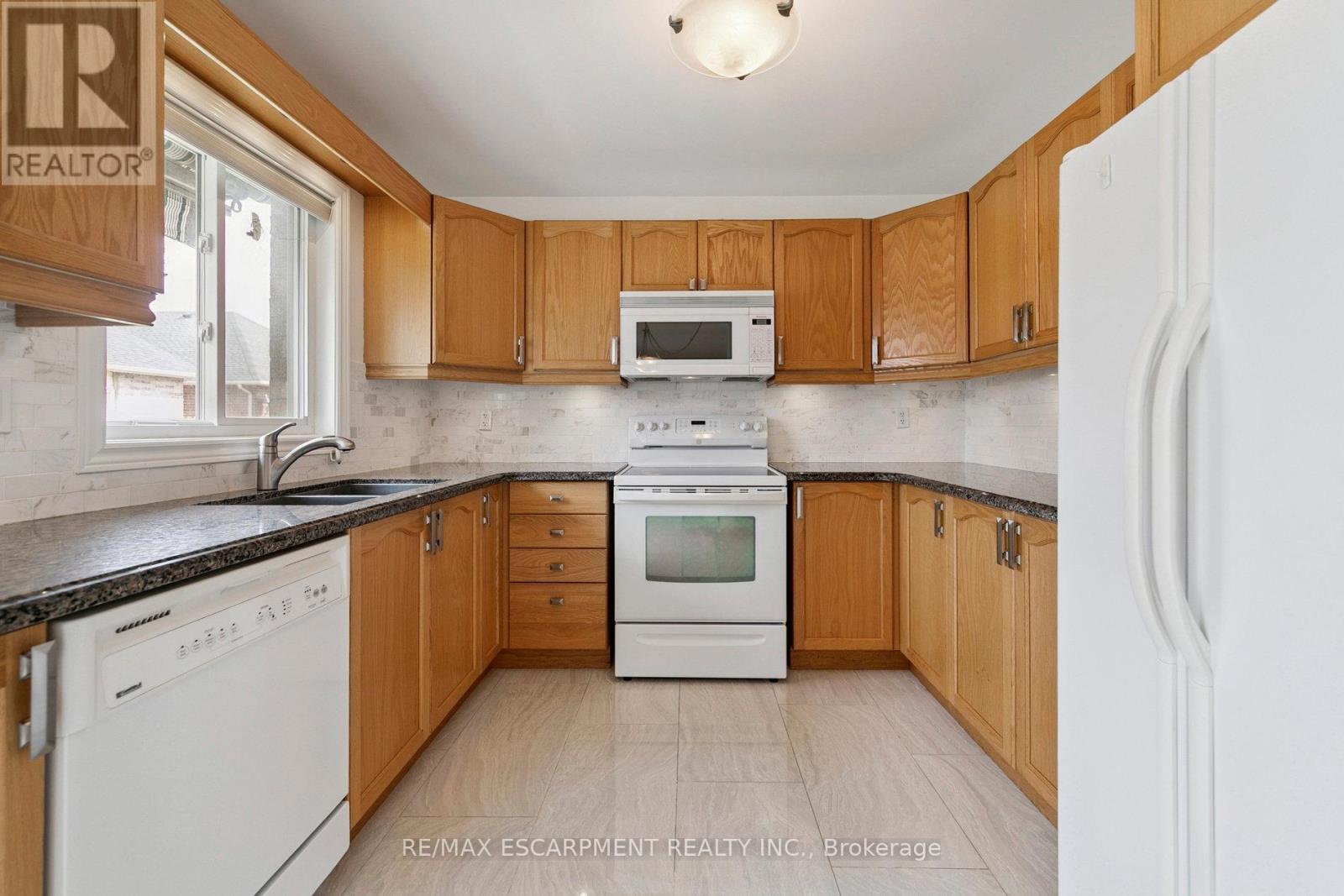 245 Centennial Forest Drive, Milton, Ontario  L9T 5W9 - Photo 13 - W12453891