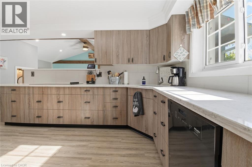 9043 Ridge Road, Niagara Falls, Ontario  L3B 5N7 - Photo 28 - 40784996