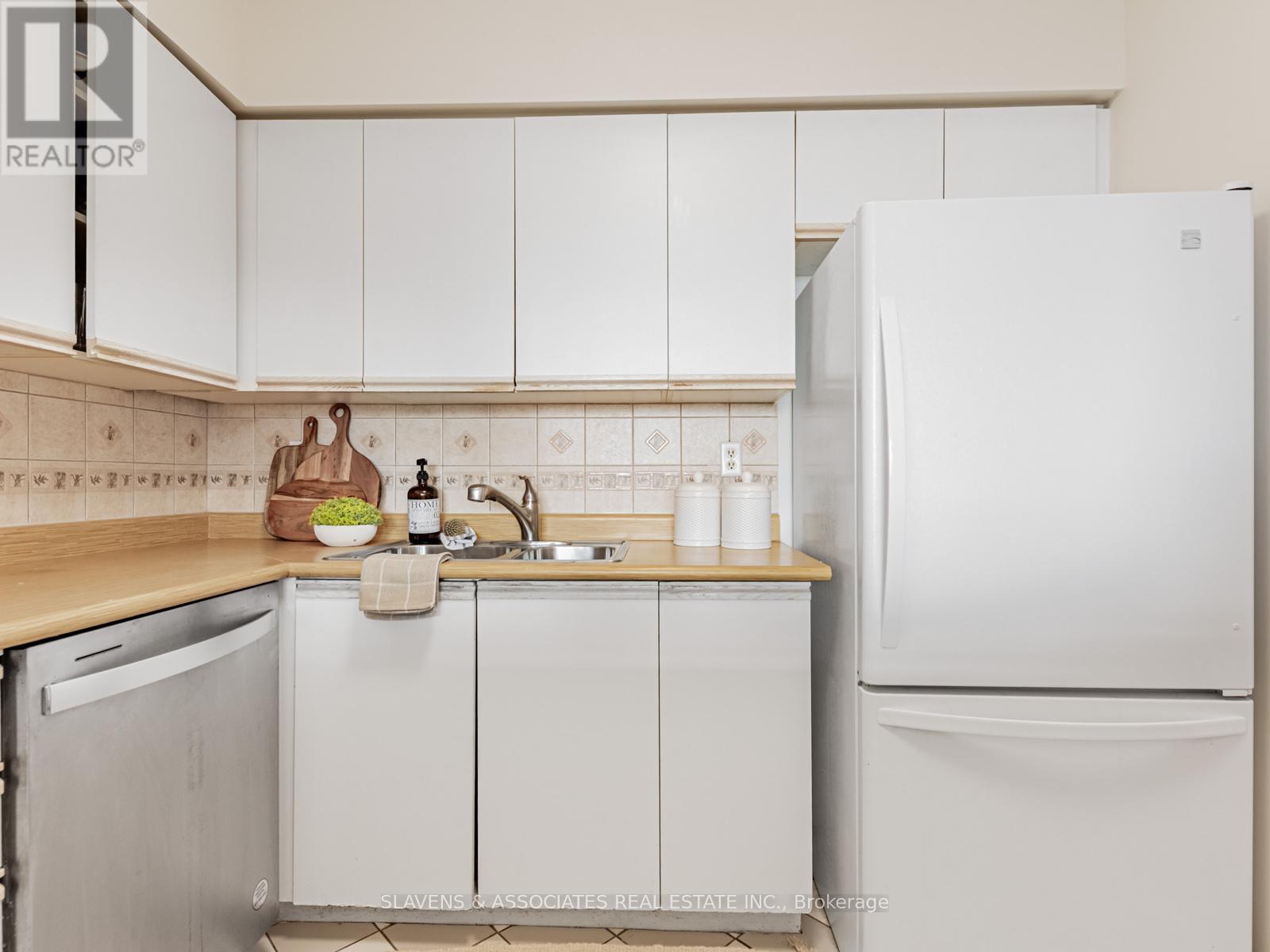 Ph103 - 91 Townsgate Drive, Vaughan, Ontario  L4J 8E8 - Photo 9 - N12503370