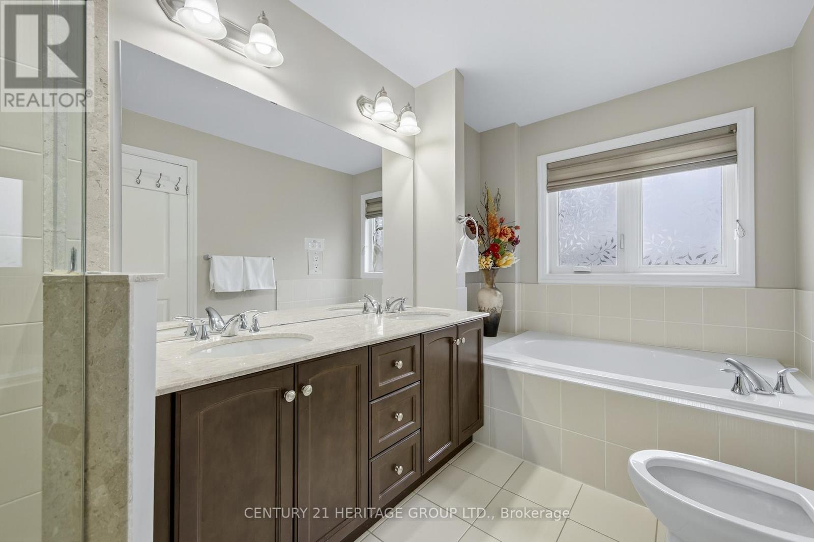 45 Robert Berry Crescent, King, Ontario  L7B 1L6 - Photo 16 - N12503388