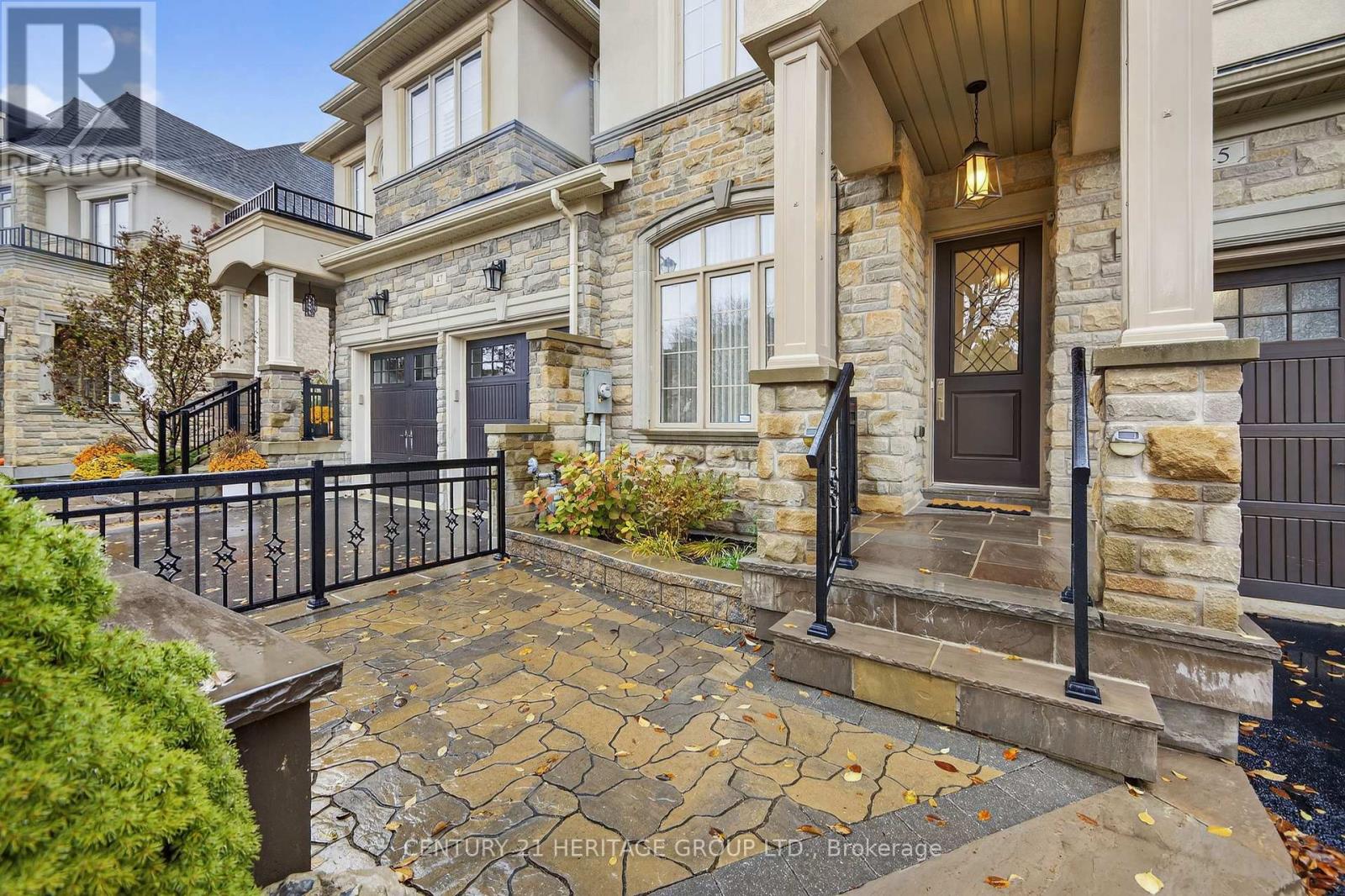 45 Robert Berry Crescent, King, Ontario  L7B 1L6 - Photo 2 - N12503388