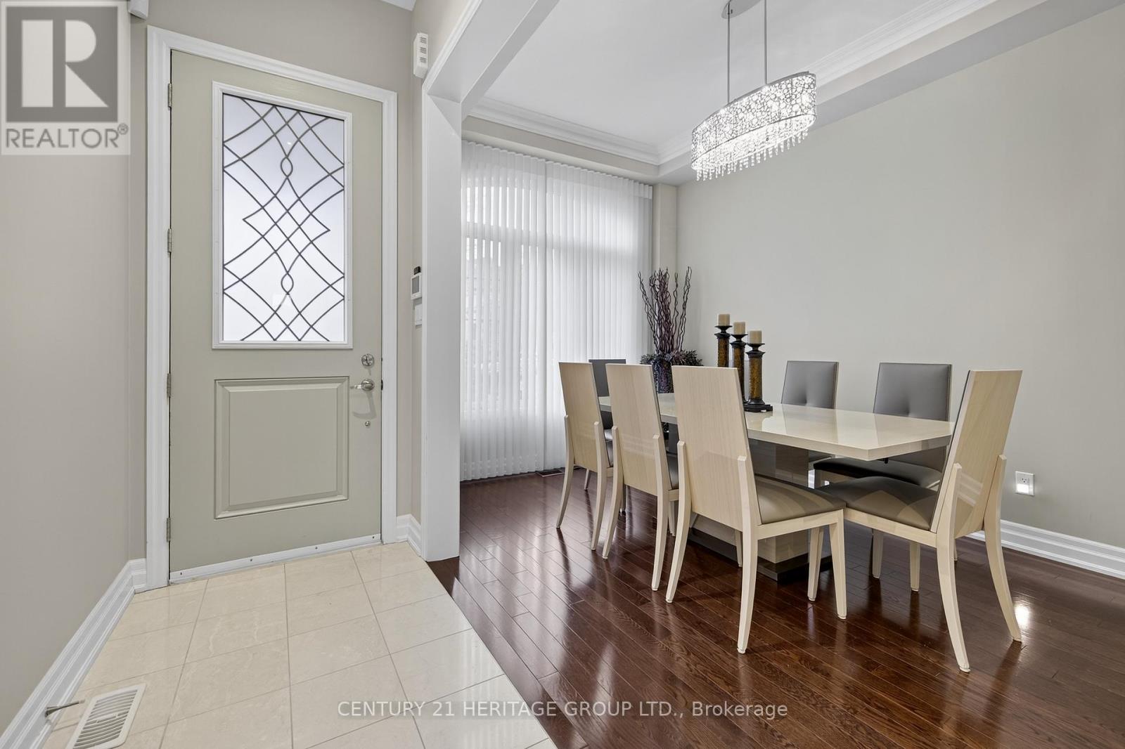 45 Robert Berry Crescent, King, Ontario  L7B 1L6 - Photo 3 - N12503388