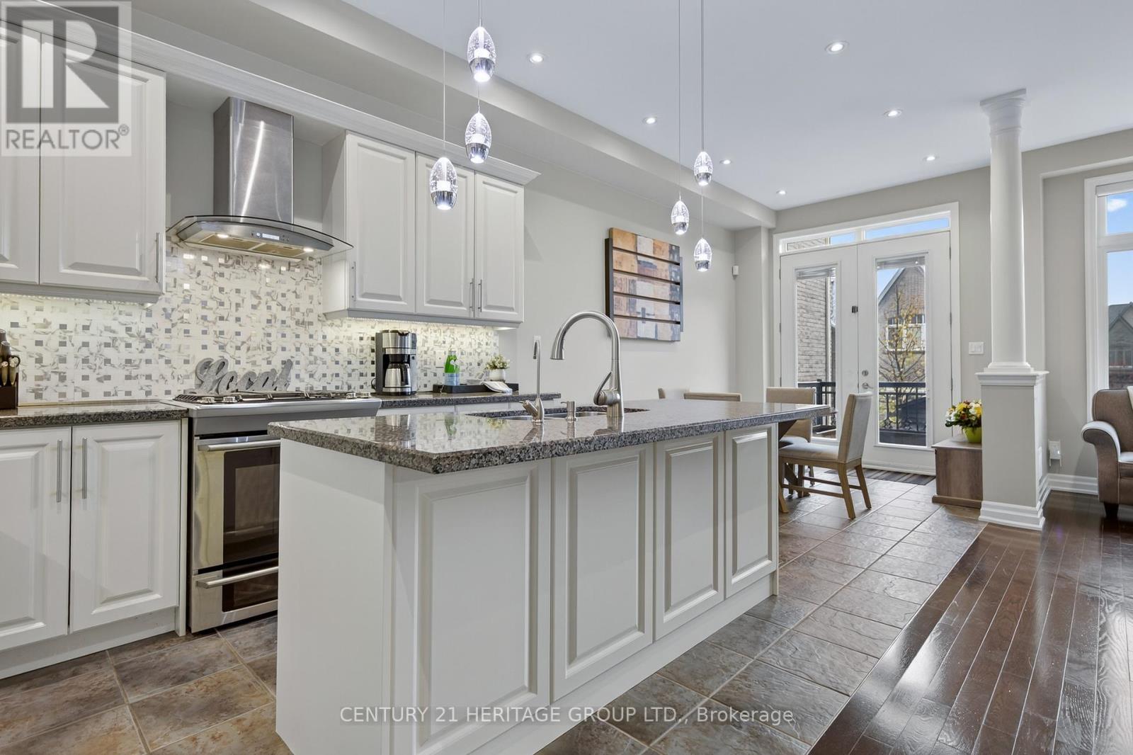 45 Robert Berry Crescent, King, Ontario  L7B 1L6 - Photo 5 - N12503388