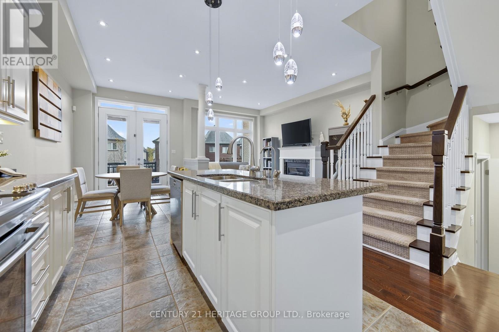 45 Robert Berry Crescent, King, Ontario  L7B 1L6 - Photo 6 - N12503388