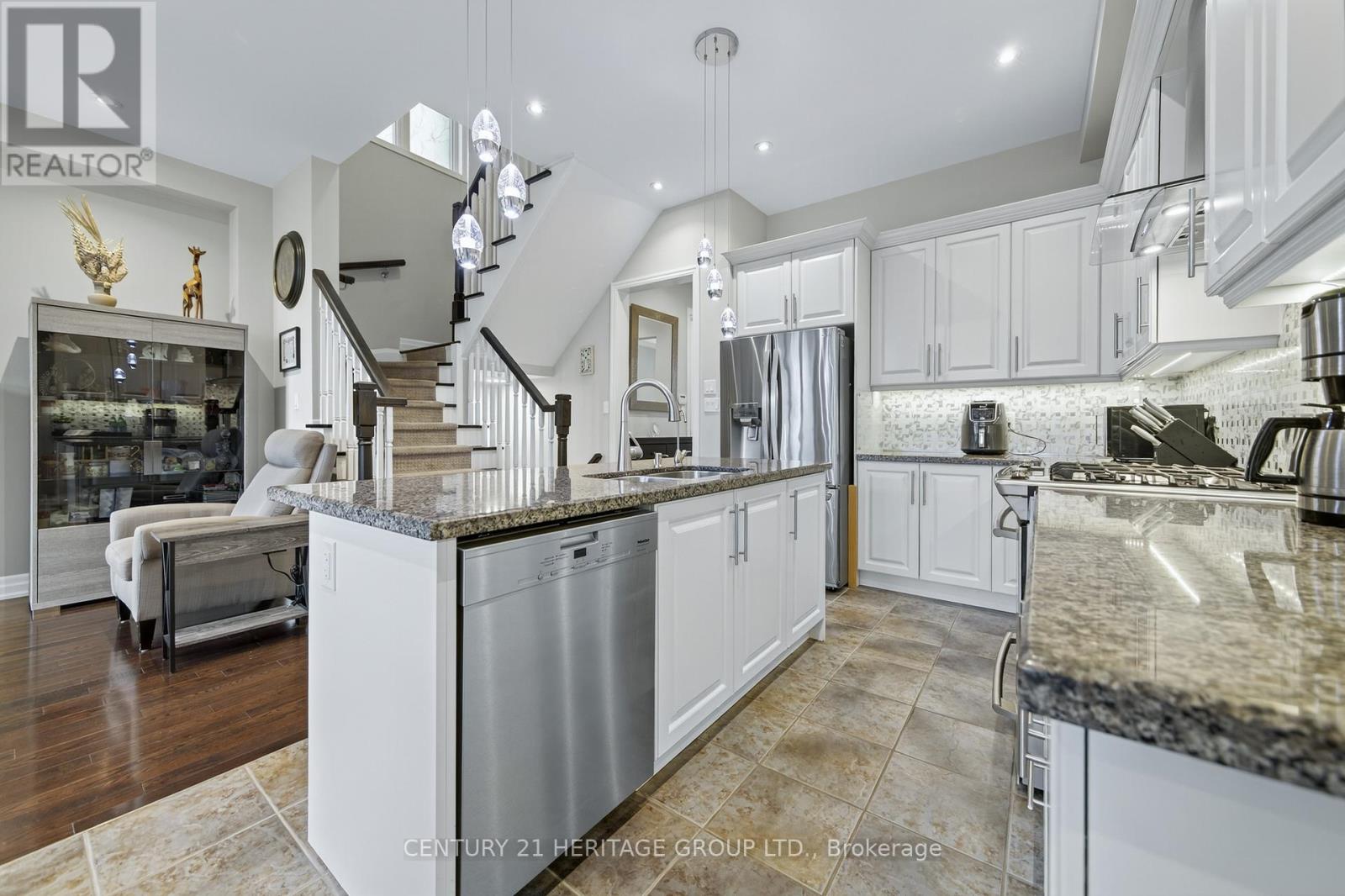 45 Robert Berry Crescent, King, Ontario  L7B 1L6 - Photo 7 - N12503388