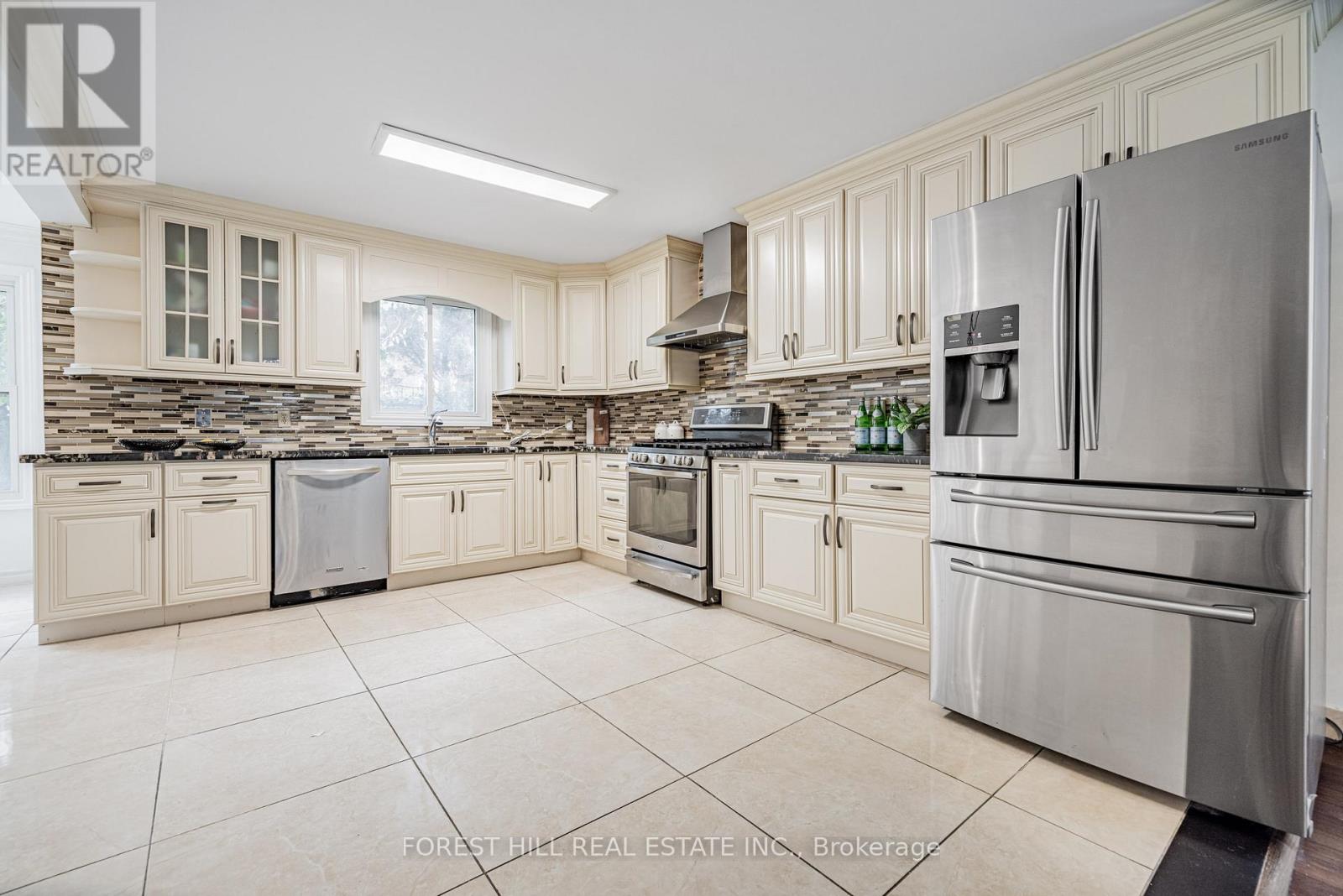 51 Briggs Avenue, Richmond Hill, Ontario  L4B 1N8 - Photo 12 - N12503476