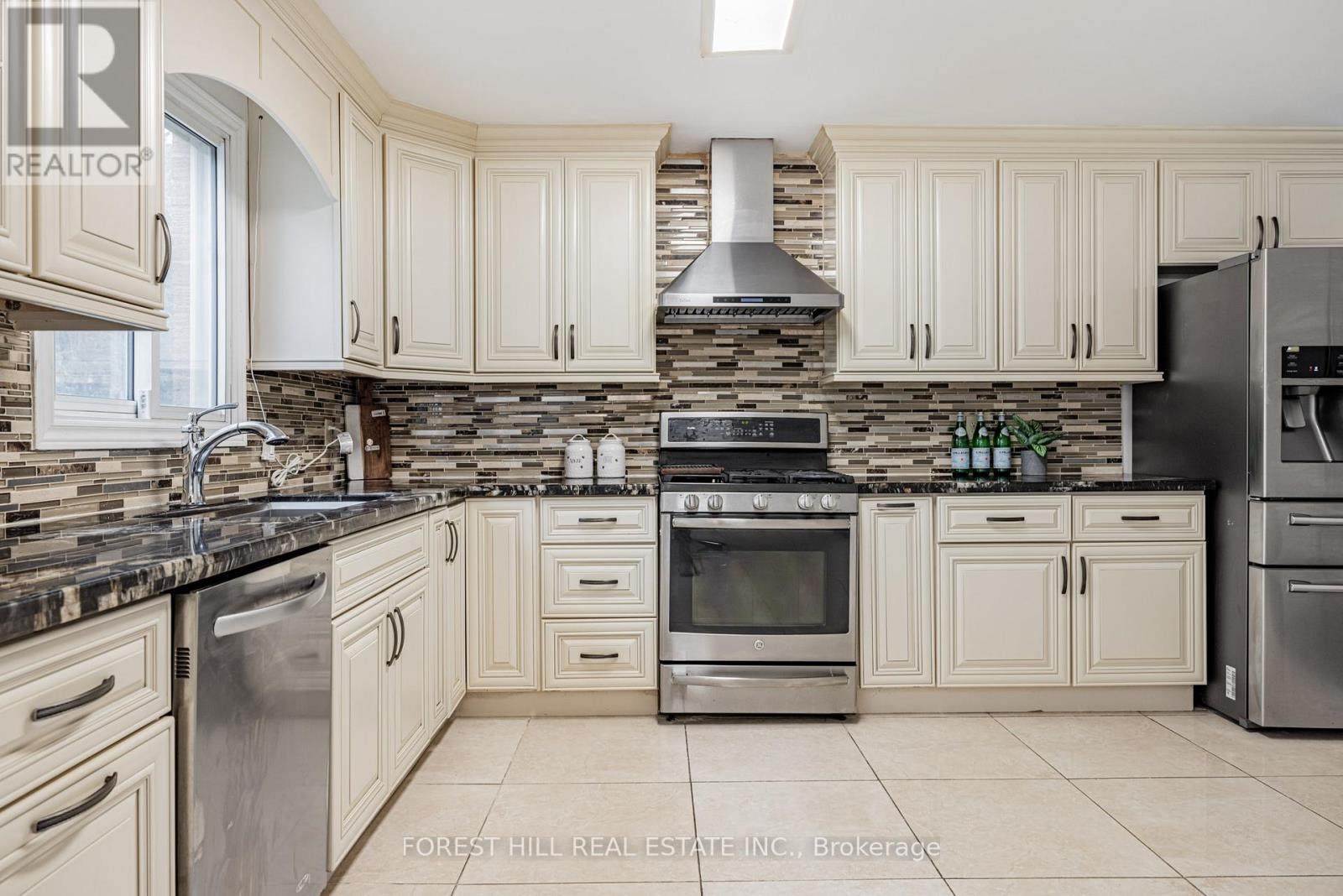 51 Briggs Avenue, Richmond Hill, Ontario  L4B 1N8 - Photo 15 - N12503476