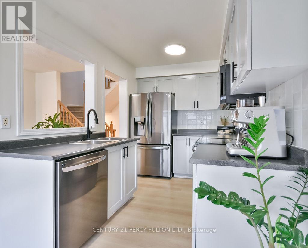 40 Mccann Lane, Essa (Angus), Ontario  L0M 1B4 - Photo 7 - N12503546