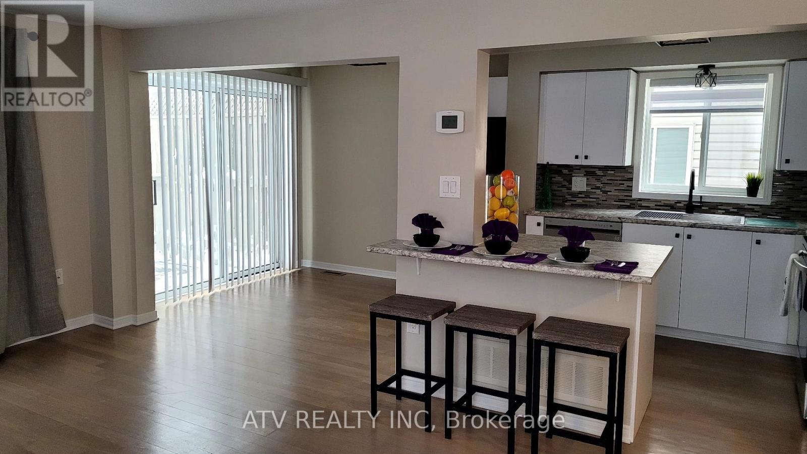 2135 Speare Court, Innisfil, Ontario  L9S 0M9 - Photo 3 - N12503552