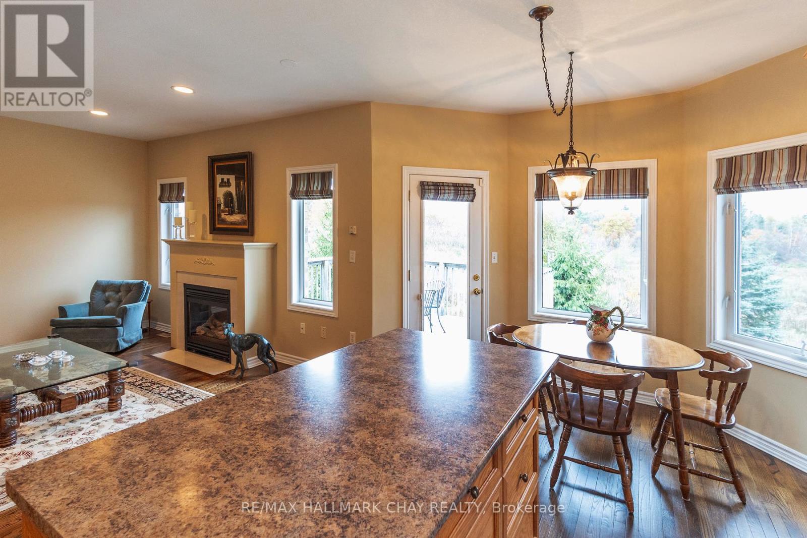 60 Crompton Drive, Barrie (Little Lake), Ontario  L4M 6N1 - Photo 18 - S12503410