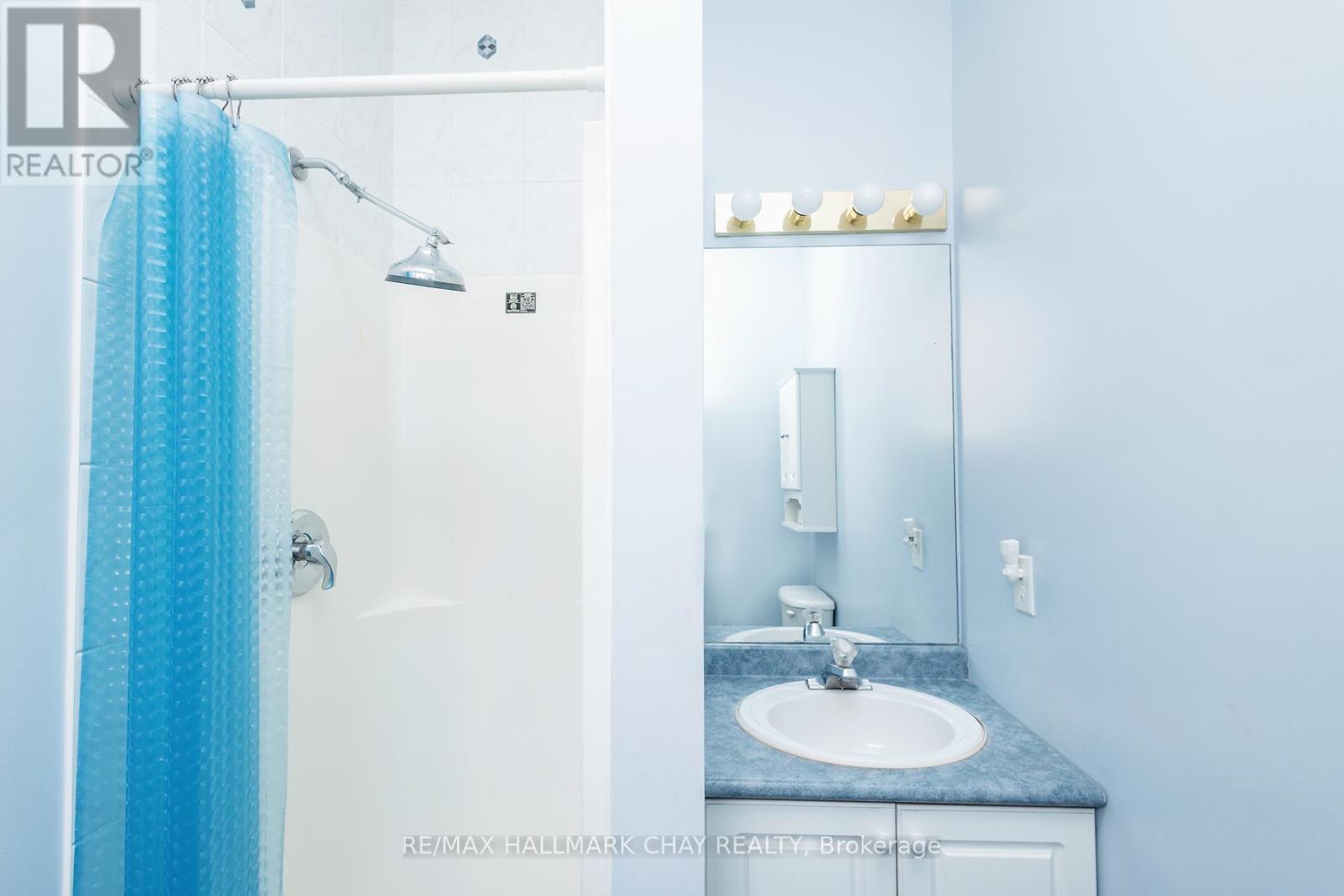 60 Crompton Drive, Barrie (Little Lake), Ontario  L4M 6N1 - Photo 30 - S12503410