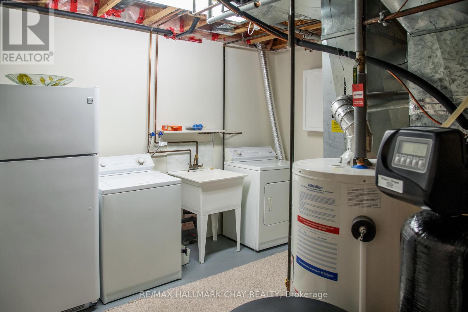 60 Crompton Drive, Barrie (Little Lake), Ontario  L4M 6N1 - Photo 42 - S12503410