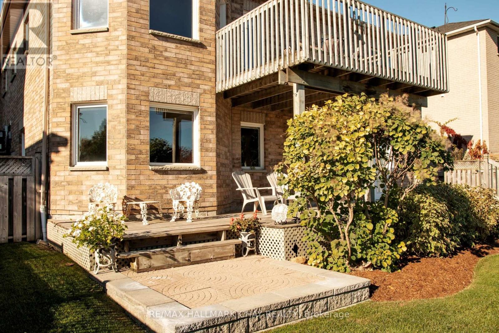 60 Crompton Drive, Barrie (Little Lake), Ontario  L4M 6N1 - Photo 45 - S12503410