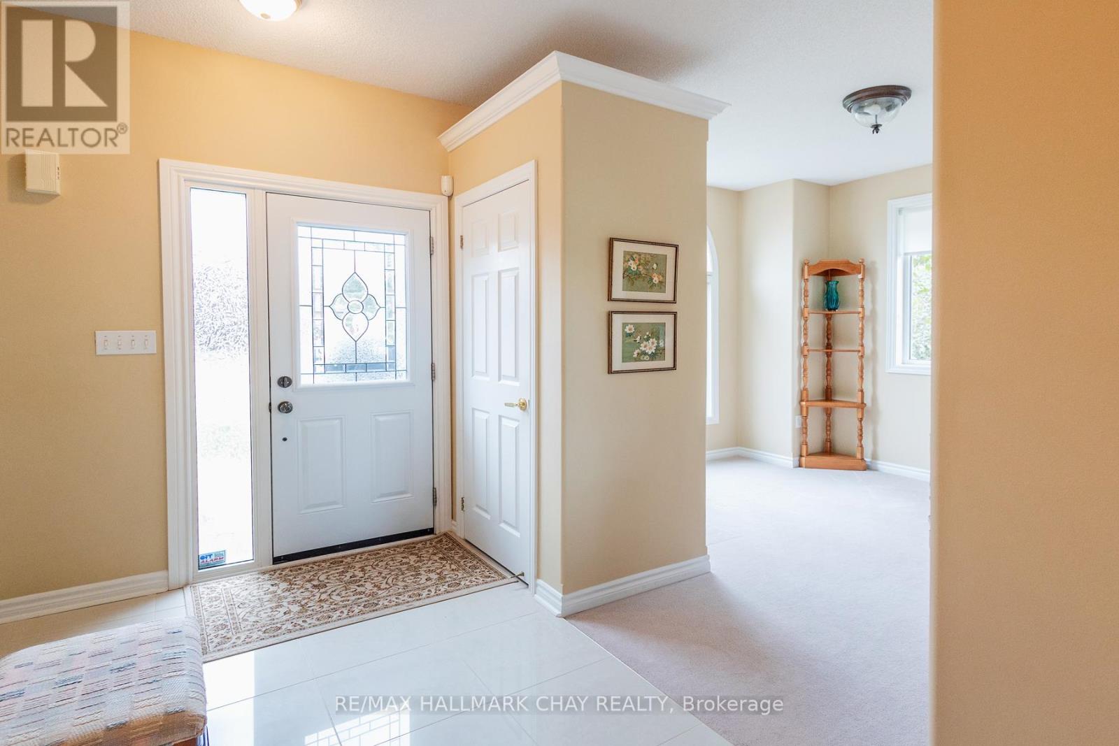 60 Crompton Drive, Barrie (Little Lake), Ontario  L4M 6N1 - Photo 8 - S12503410