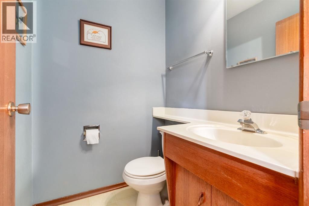 274 Carragana Crescent Nw, Calgary, Alberta  T2L 1B1 - Photo 14 - A2256316