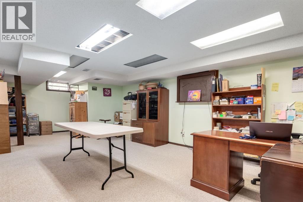 274 Carragana Crescent Nw, Calgary, Alberta  T2L 1B1 - Photo 28 - A2256316