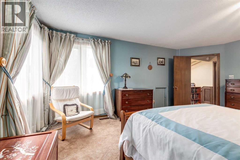 274 Carragana Crescent Nw, Calgary, Alberta  T2L 1B1 - Photo 12 - A2256316