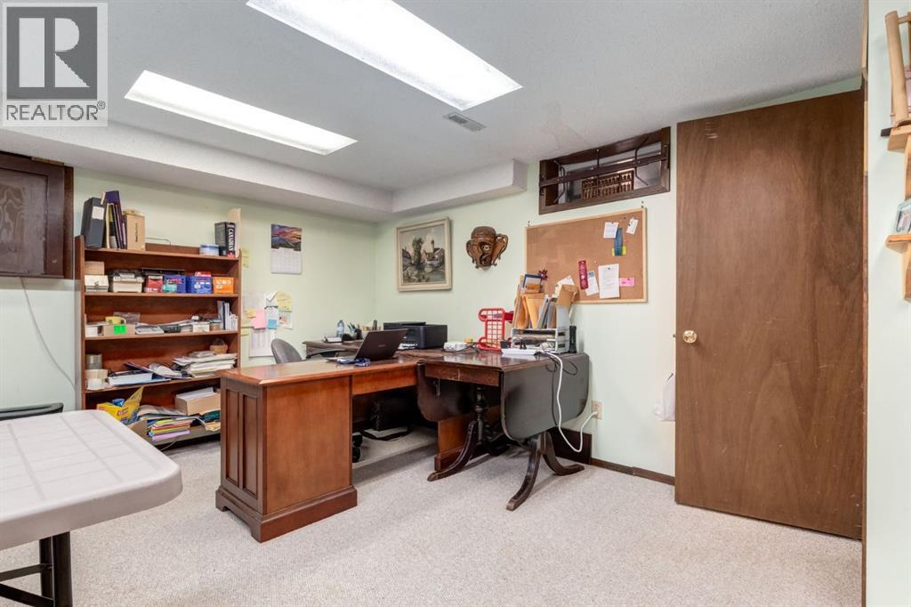 274 Carragana Crescent Nw, Calgary, Alberta  T2L 1B1 - Photo 29 - A2256316