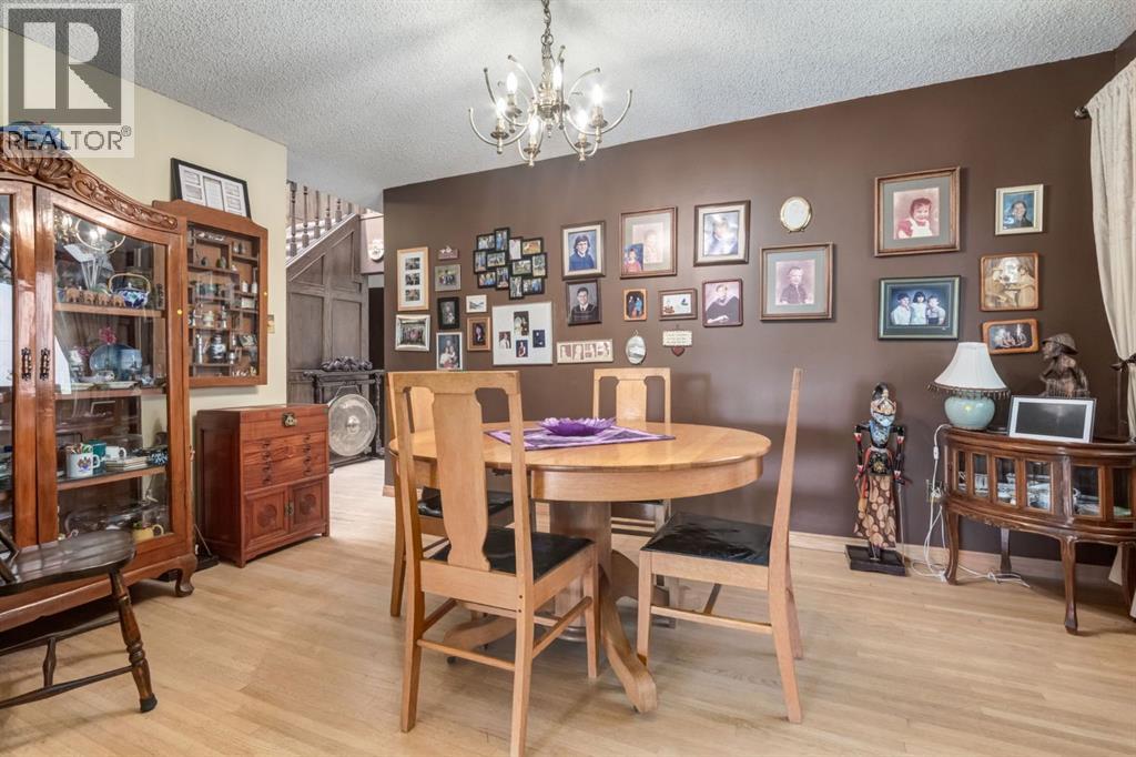 274 Carragana Crescent Nw, Calgary, Alberta  T2L 1B1 - Photo 5 - A2256316