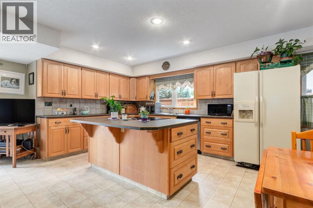 274 Carragana Crescent Nw, Calgary, Alberta  T2L 1B1 - Photo 7 - A2256316