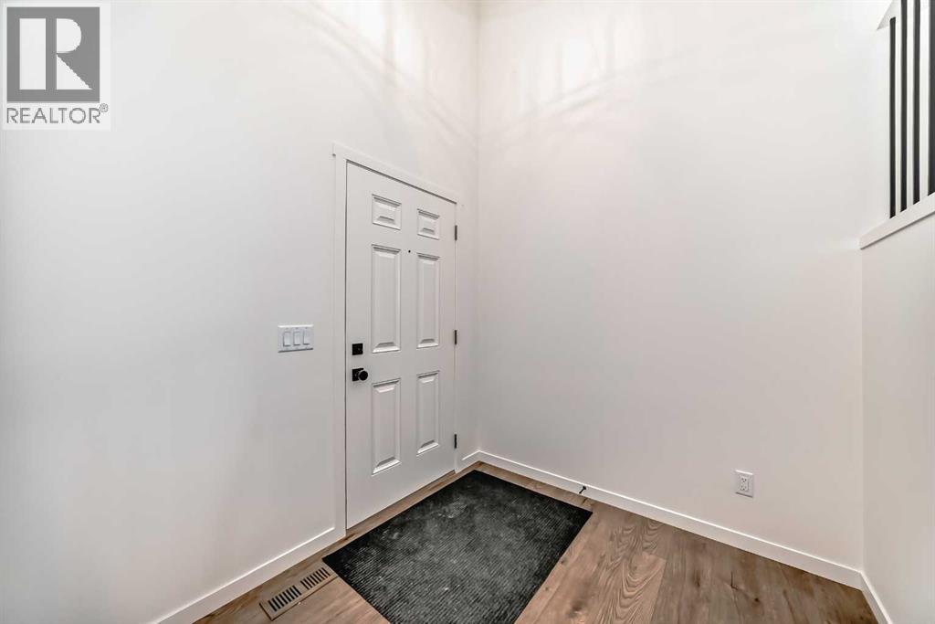 81 Southborough Square, Cochrane, Alberta  T4C 3J7 - Photo 4 - A2260500