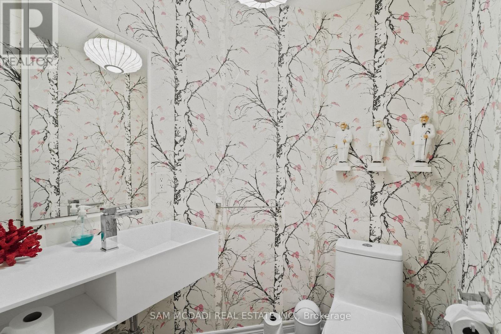 37 Winners Circle, Toronto, Ontario  M4L 3Y7 - Photo 13 - E12488798