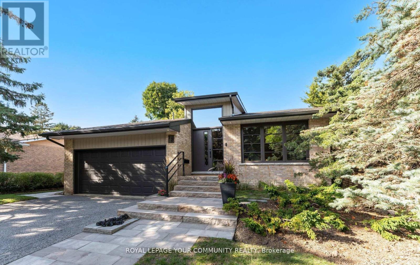 12 GLENVIEW DRIVE, Aurora, Ontario
