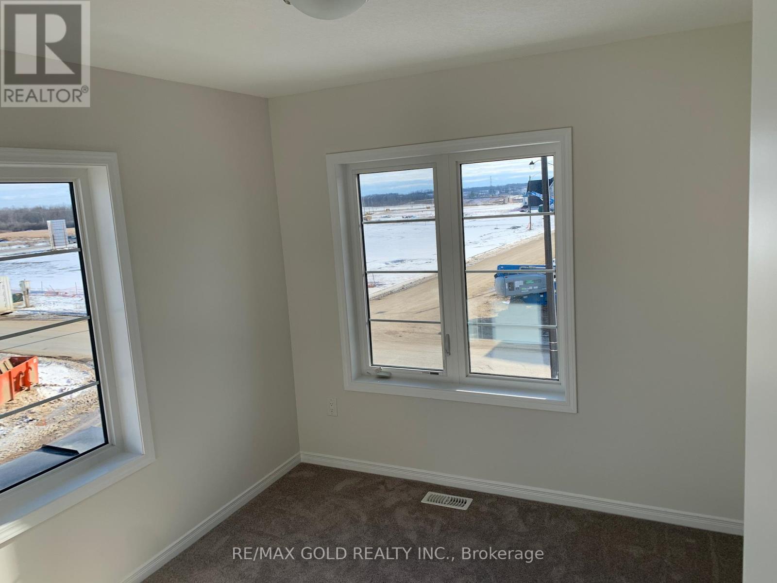 32 Oaktree Drive, Haldimand, Ontario  N3W 0E6 - Photo 25 - X12502692