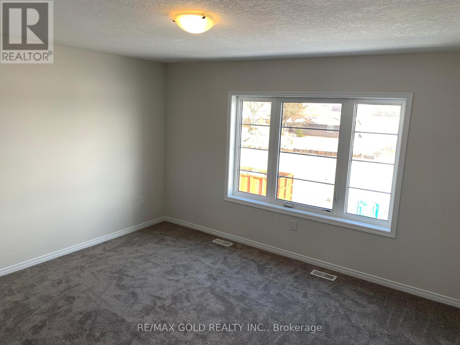 32 Oaktree Drive, Haldimand, Ontario  N3W 0E6 - Photo 21 - X12502692