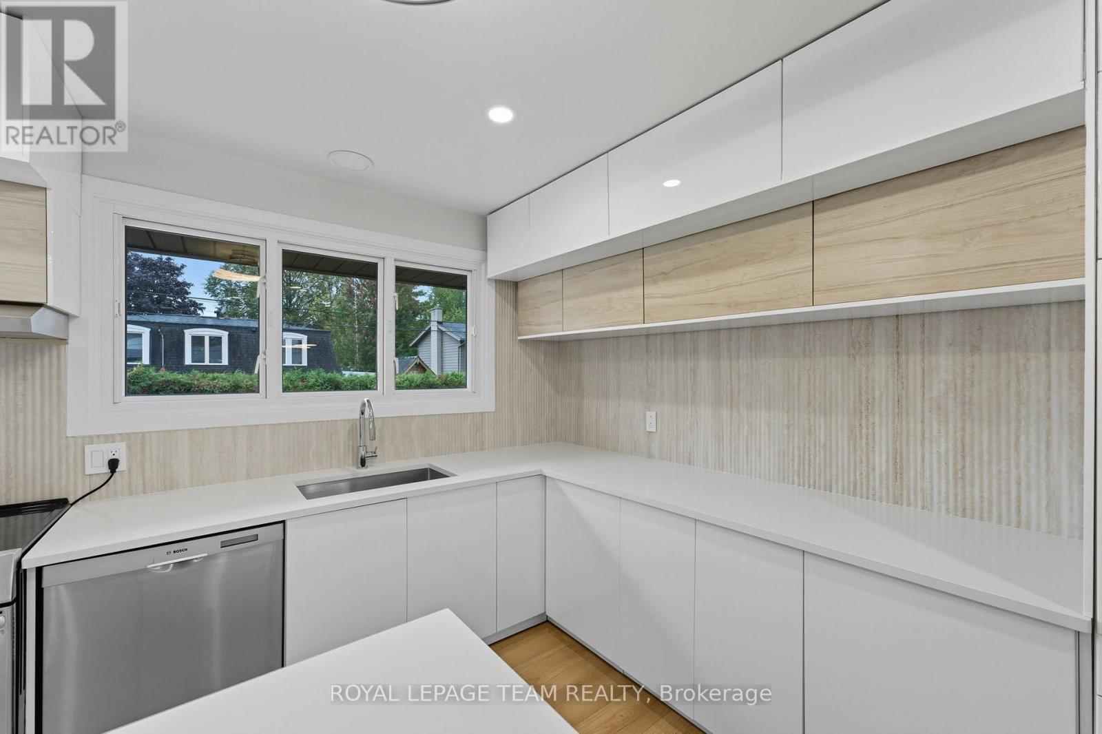 1856 Playfair Drive, Ottawa, Ontario  K1H 5S1 - Photo 18 - X12503644