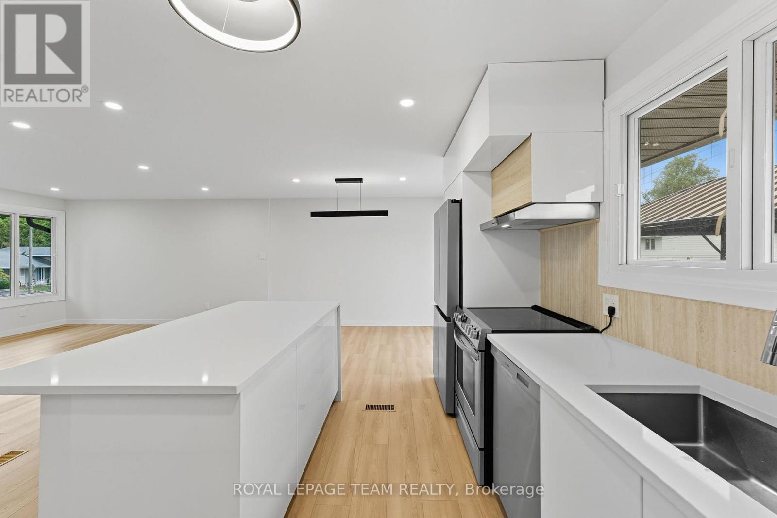 1856 Playfair Drive, Ottawa, Ontario  K1H 5S1 - Photo 19 - X12503644