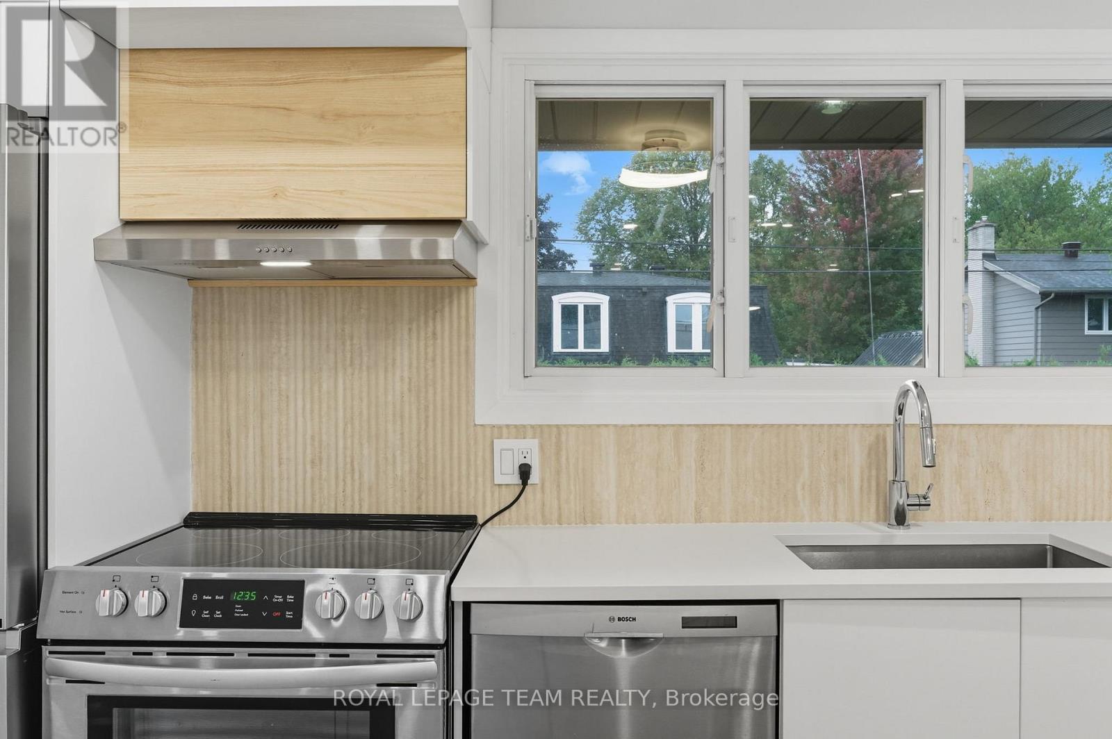 1856 Playfair Drive, Ottawa, Ontario  K1H 5S1 - Photo 22 - X12503644