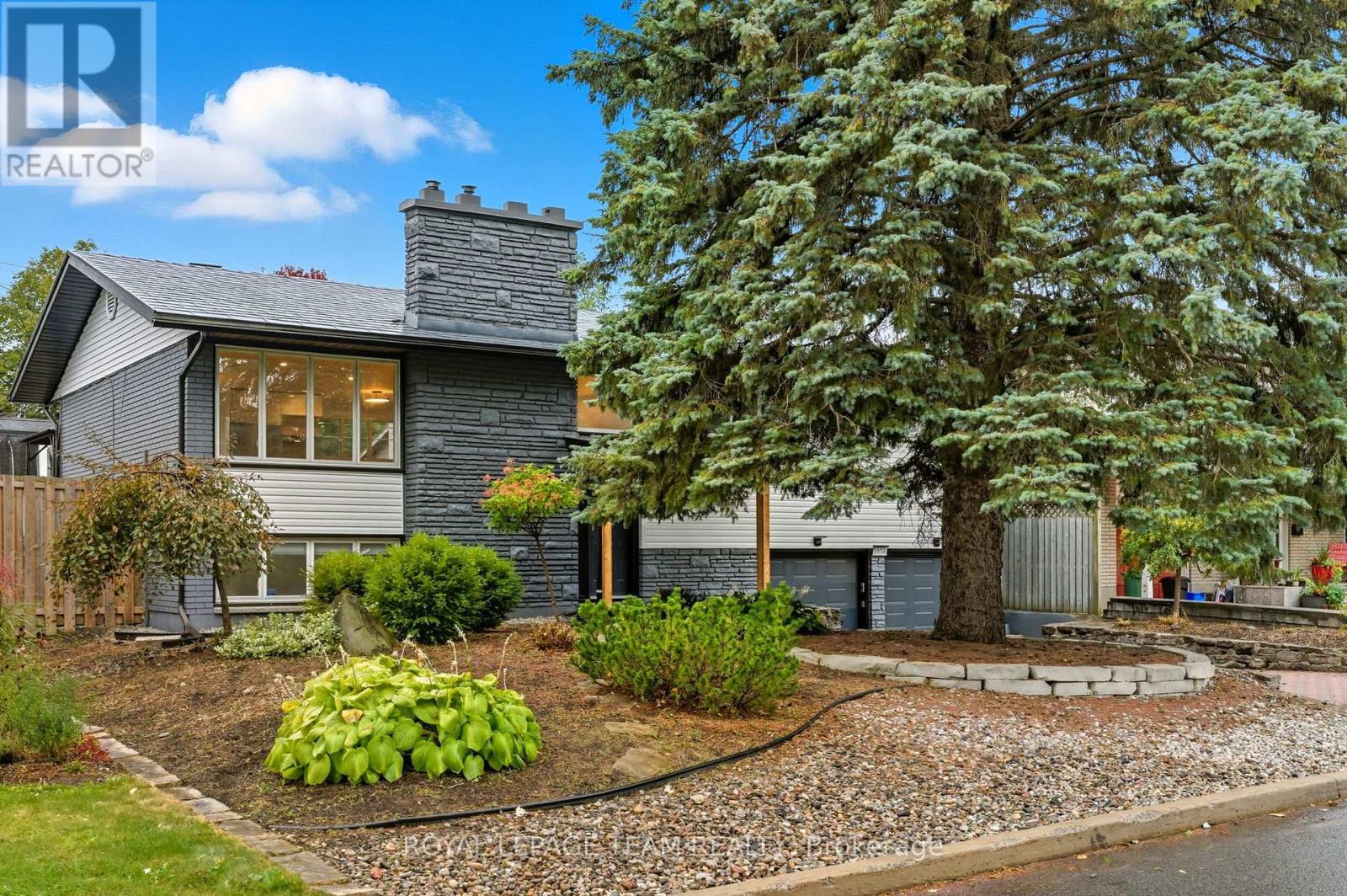 1856 Playfair Drive, Ottawa, Ontario  K1H 5S1 - Photo 3 - X12503644